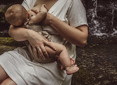 Sharon_Breastfeeding-3.jpg